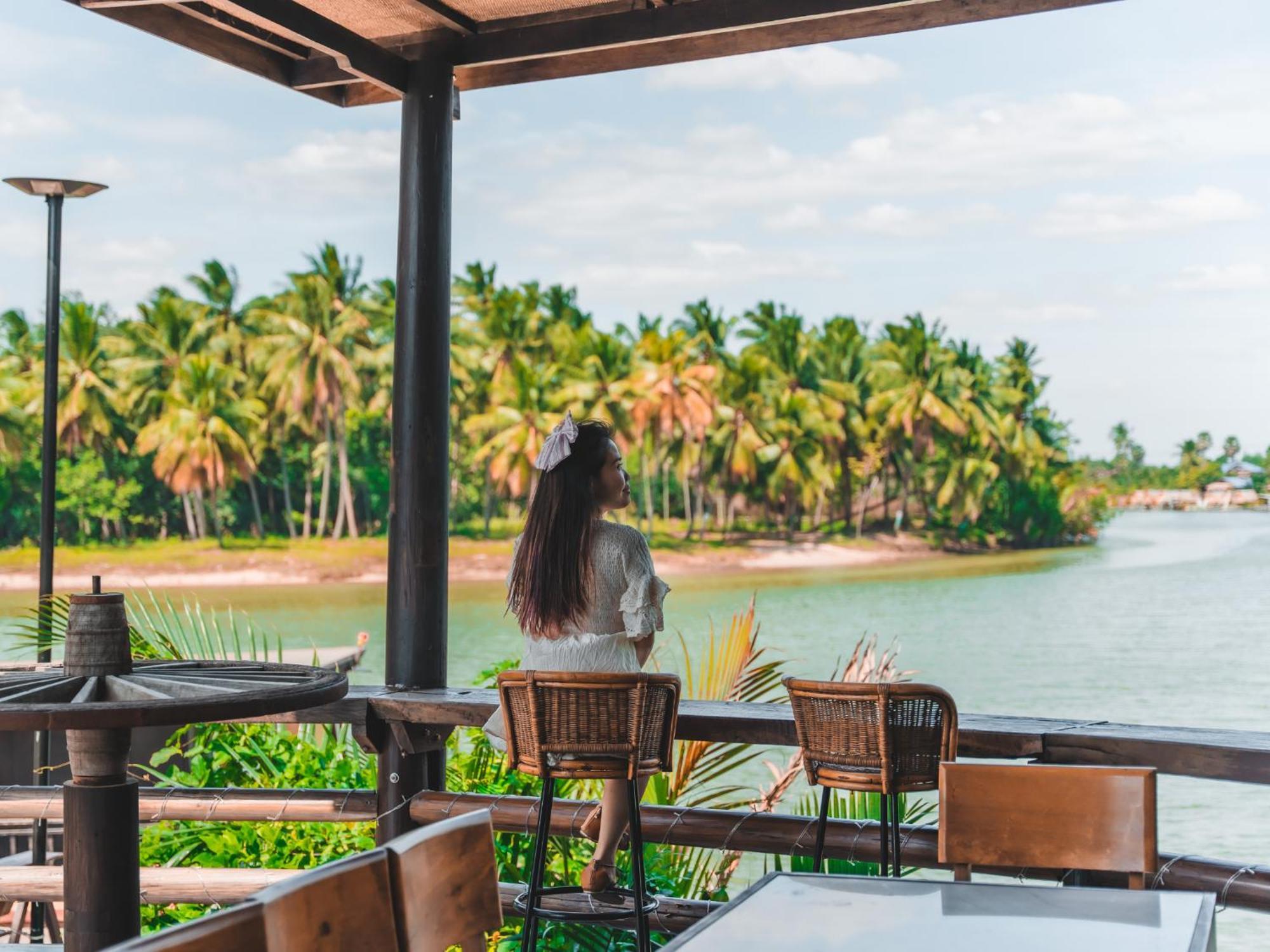 Devi Kampot Resort At Phum กำปอต ภายนอก รูปภาพ