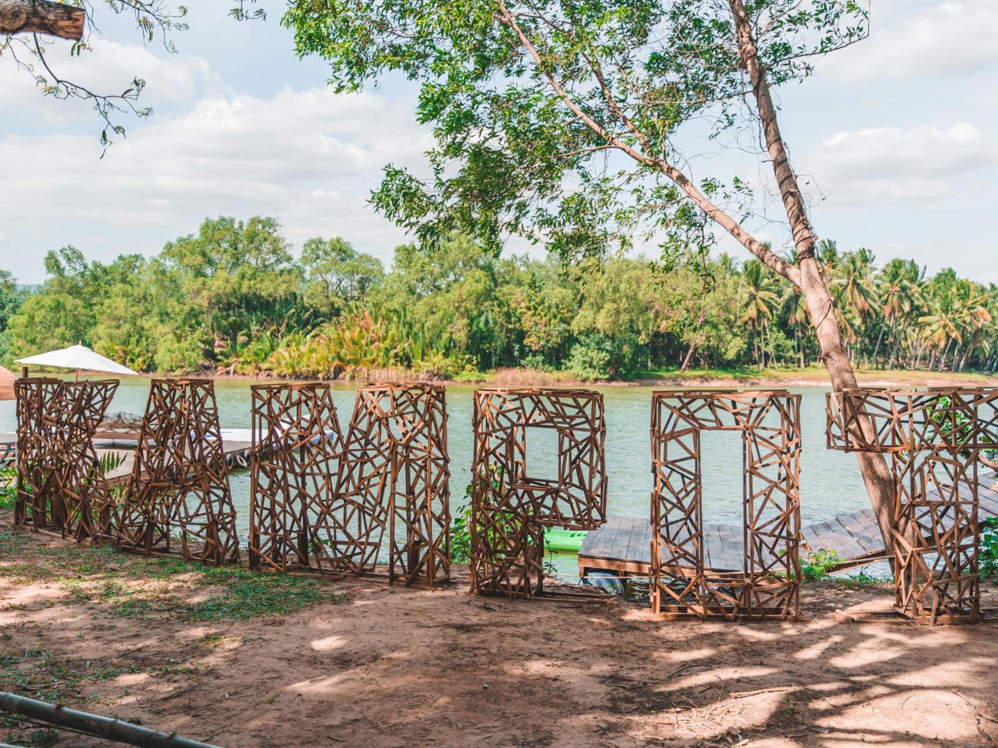 Devi Kampot Resort At Phum กำปอต ภายนอก รูปภาพ